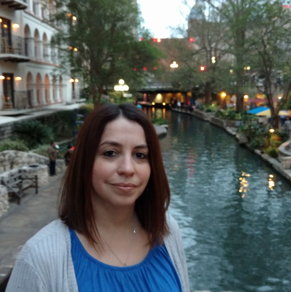 Meet your Posher, Dina
